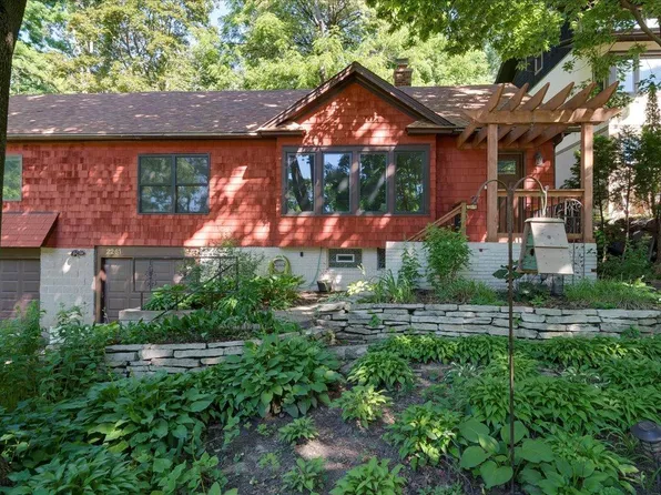2261 Hillside Ave, Saint Paul, MN 55108