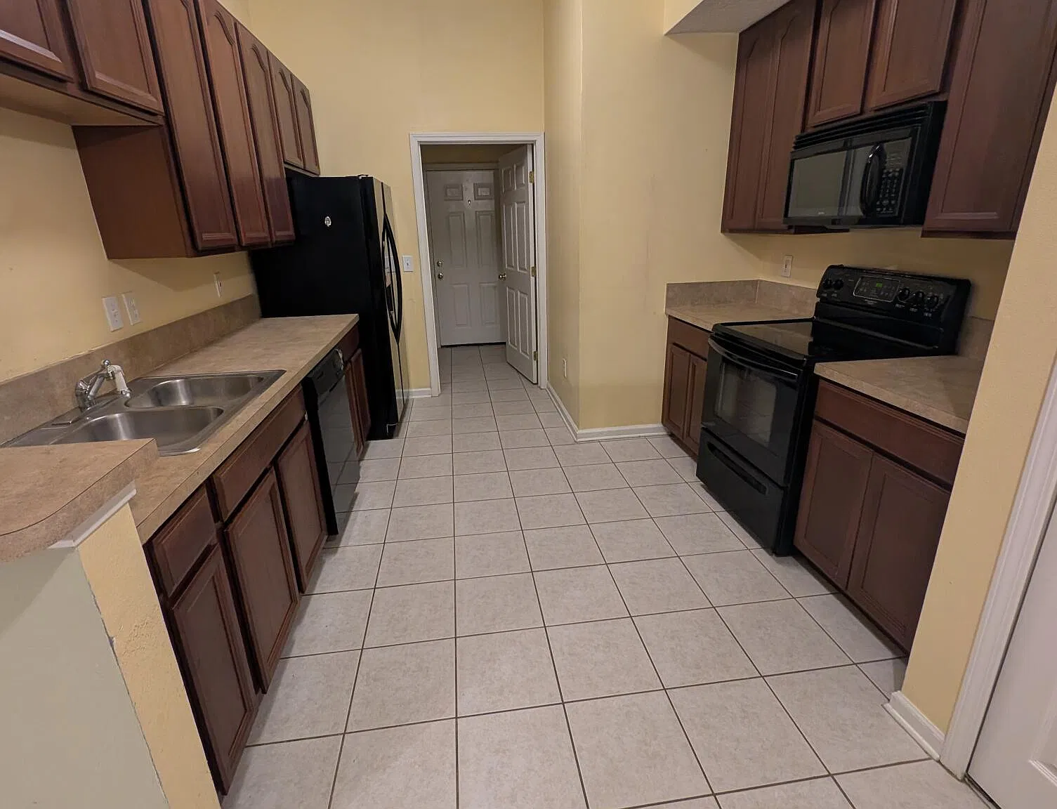 3 bed, 2.0 bath, 1346 sqft, $1,800 — Photo 2