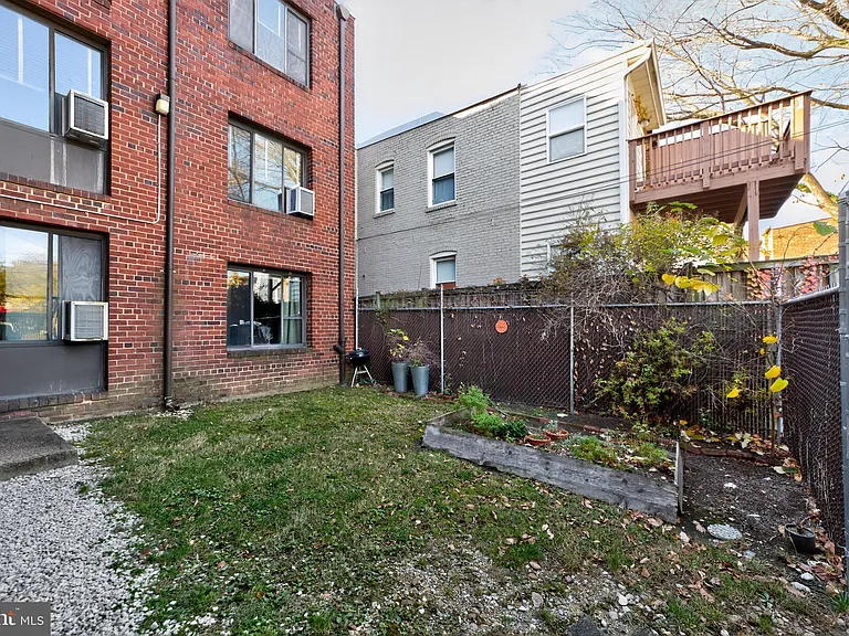 1010 G St NE #305 — Photo 14