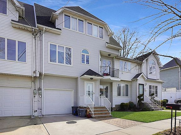 3rd image of 541 Greaves Ave