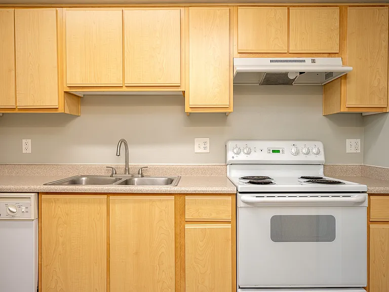 10th Street | Kitchen