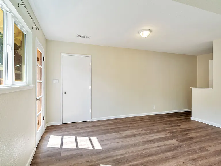 1581 Willowdale Dr — Photo 13
