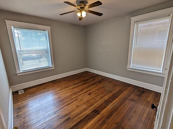 2nd image of 3214 Magnolia Ave APT 1W