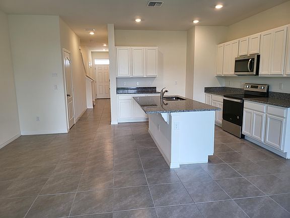 5th image of 1204 Draintree St