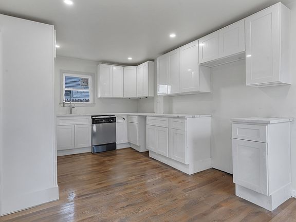 2nd image of 25 Tremont St