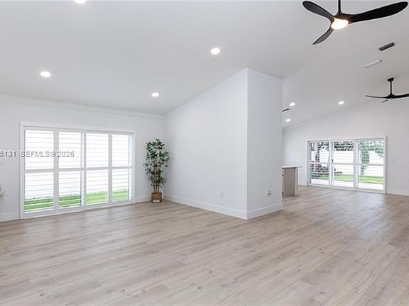 2nd image of 46 Gables Blvd #46