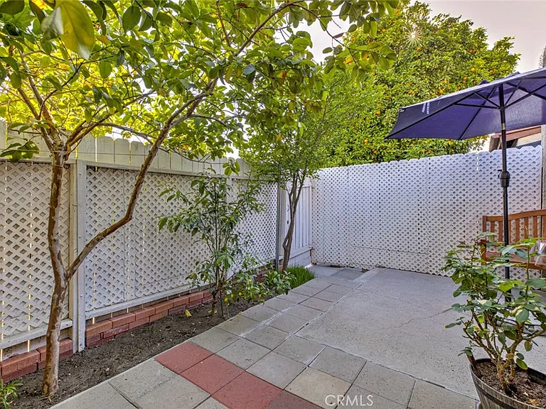 7631 Vineland Ave #2 — Photo 3