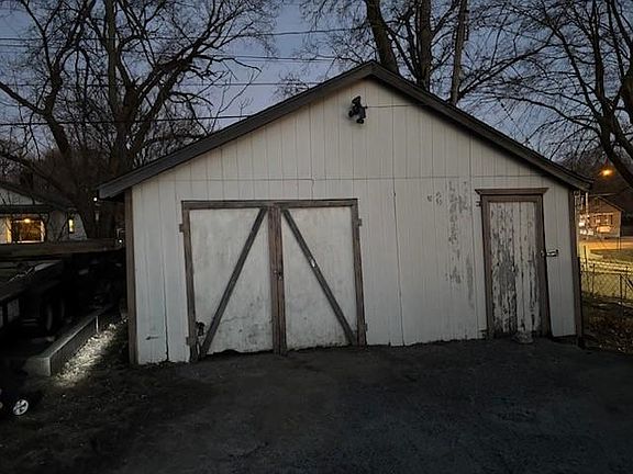 5th image of 95 S 19th St
