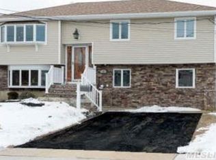 70 S Bay Ave, Massapequa, NY 11758