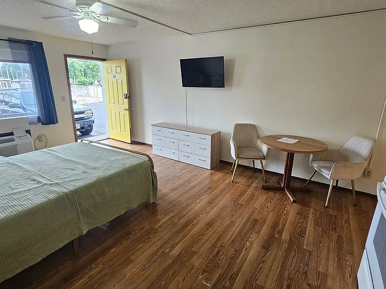 Rapids Studio Apartments — Photo 21