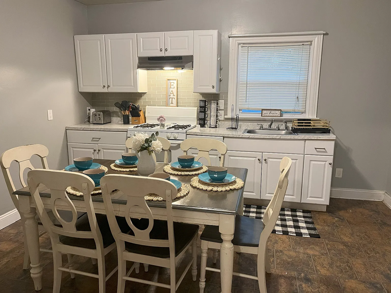 4 bed, 2.5 bath, 1566 sqft, $2,650 — Photo 3