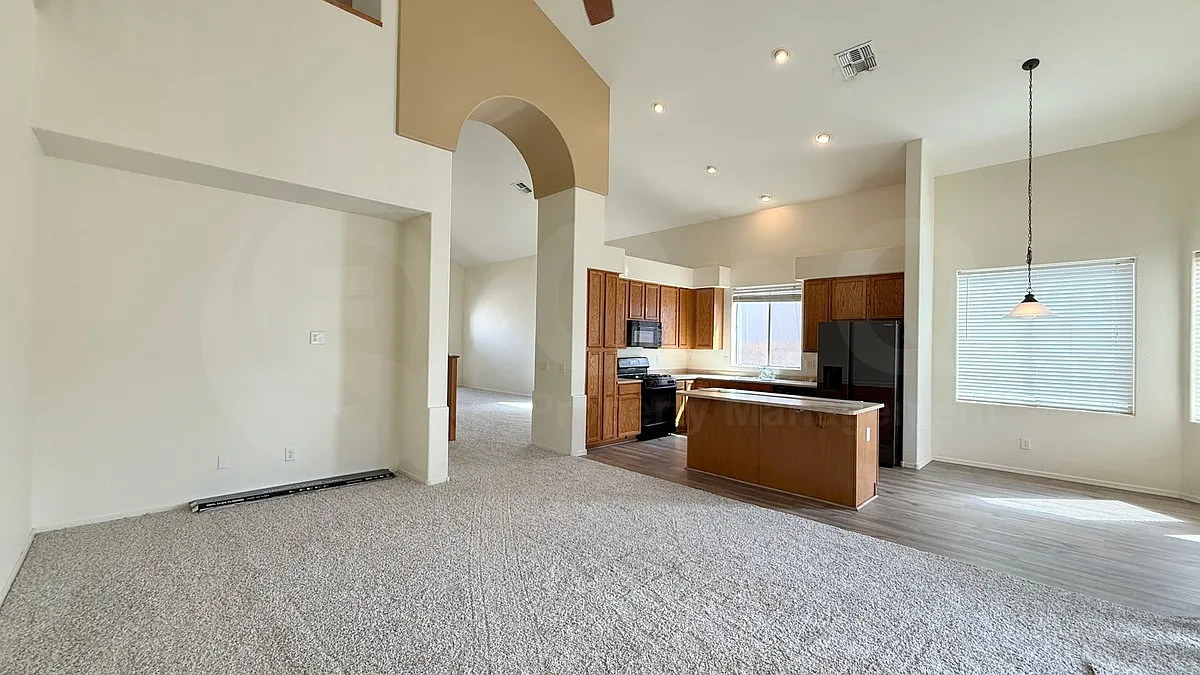 4 bed, 3.0 bath, 3299 sqft, $2,199 — Photo 4