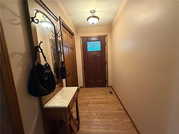 4th image of 2106 Oaklawn Dr