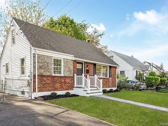 3rd image of 728 Martin Drive