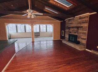 100 Lincoln Dr, Hawley, PA