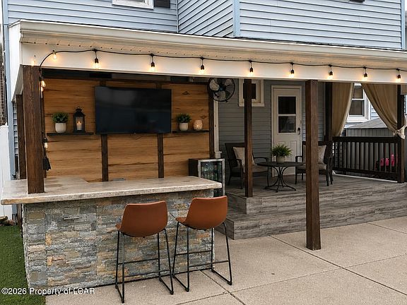 3rd image of 75 River St
