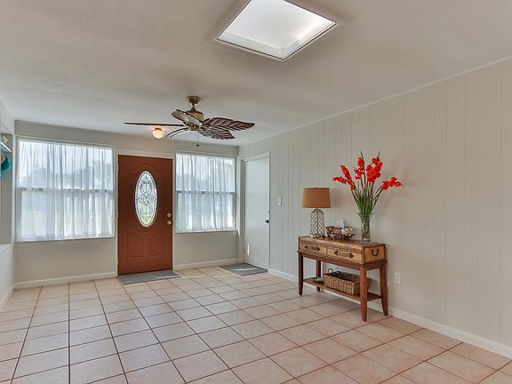 3rd image of 31 Briggs Dr