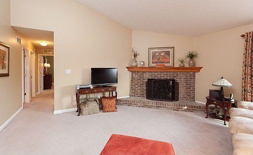5th image of 212 Courtney Ln