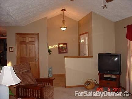 Grand Entry : Ceramic tile floor in entry