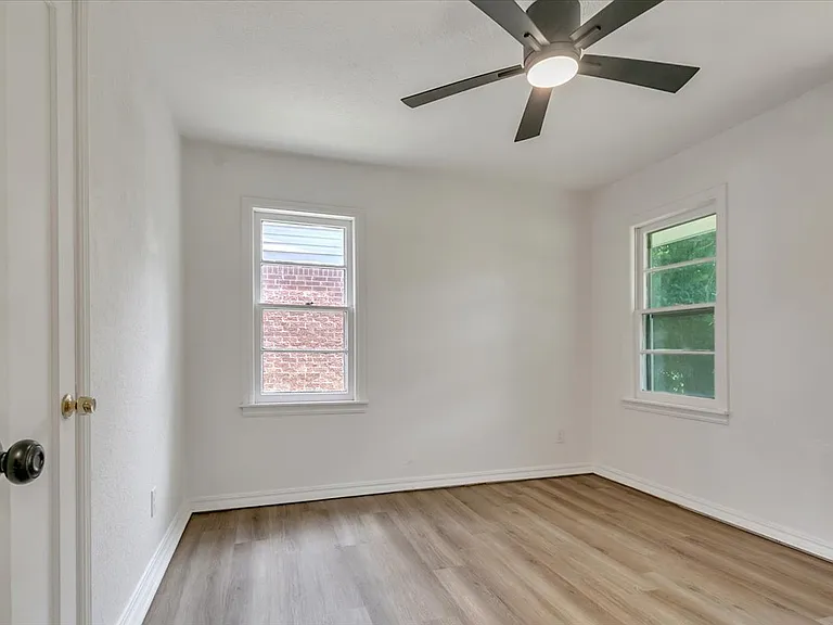 2116 Andover Ct — Photo 26