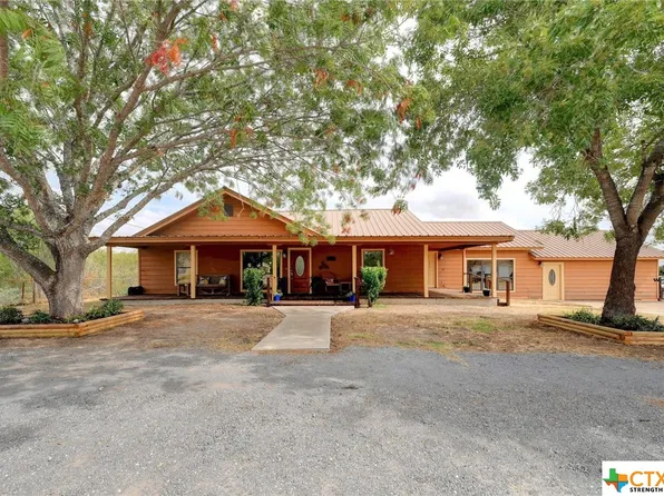 1233 Hoover St, Luling, TX 78648