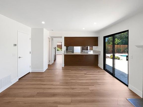 3rd image of 13219 Entreken Ave