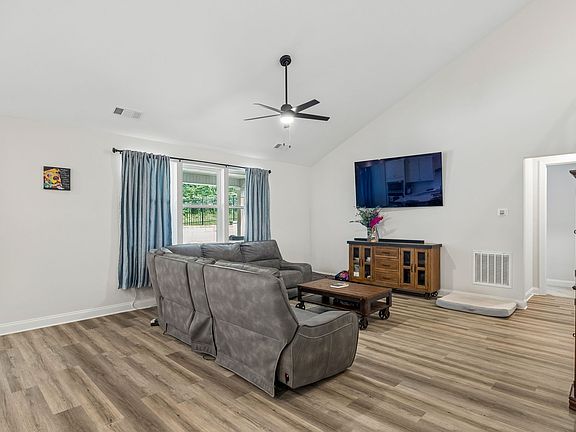 4th image of 3020 Fernwood Ln