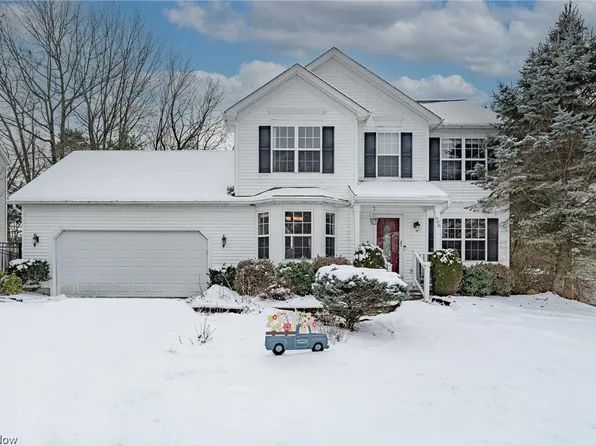 608 Royal Woods Dr, Wadsworth, OH 44281