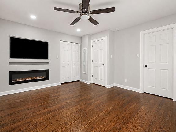 4th image of 4010 192nd St