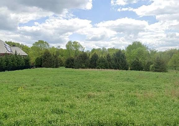 3rd image of 720 McElwee Rd