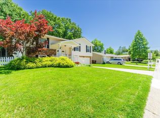 6 E Meadow Ln, Saint Peters, MO