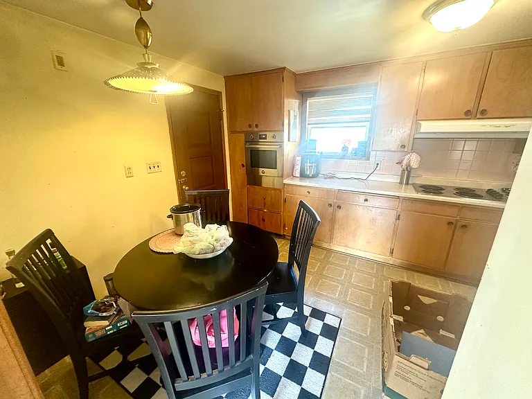 4411 Williams Ave W — Photo 7
