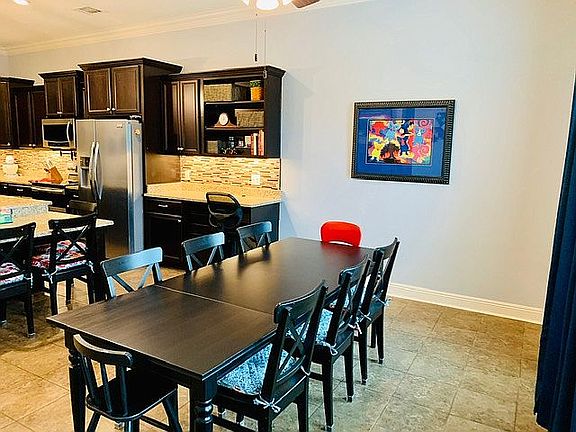 Eat-in Kitchen