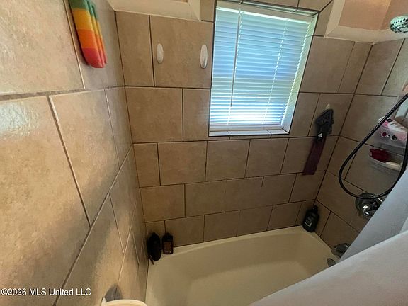 3rd image of 3813 Camellia St