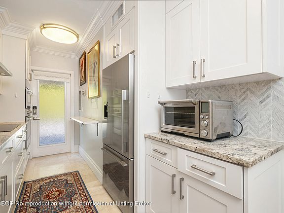 3rd image of 225 Everglade Ave #60
