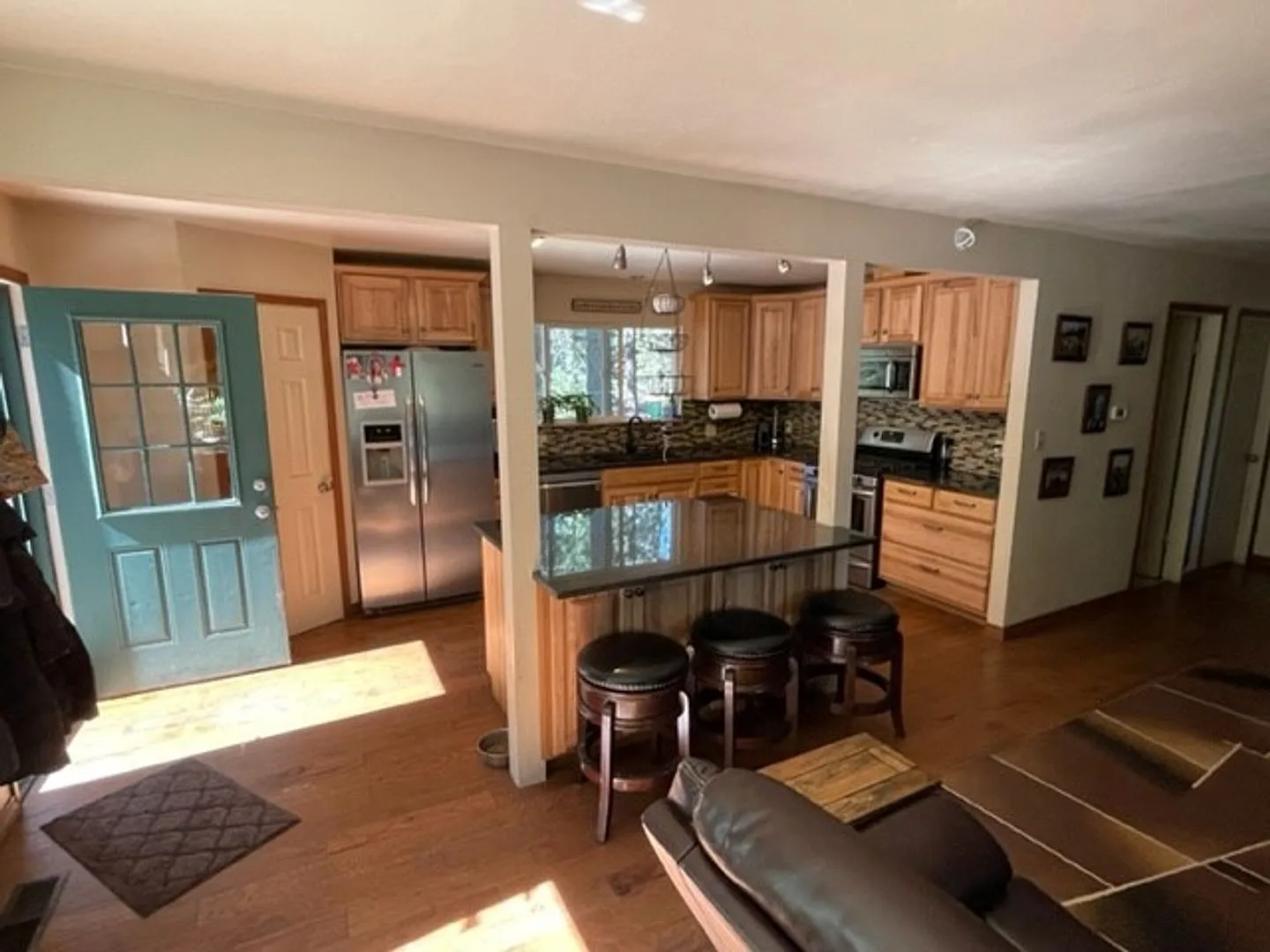 Charming pet friendly home available for a Seasonal lease 3-6 months starting Nov. 15th- May 1st! — Photo 2