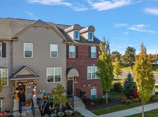 314 Glenhurst Blvd, Rochester Hills, MI 48307