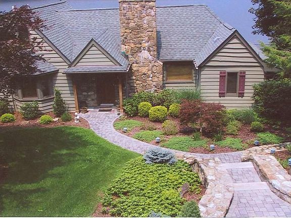 Very charming lakestyle home