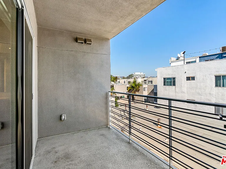 11837 Mayfield Ave #302 — Photo 16