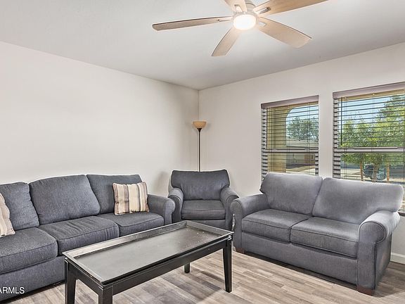 5th image of 226 W DOUGLAS Avenue