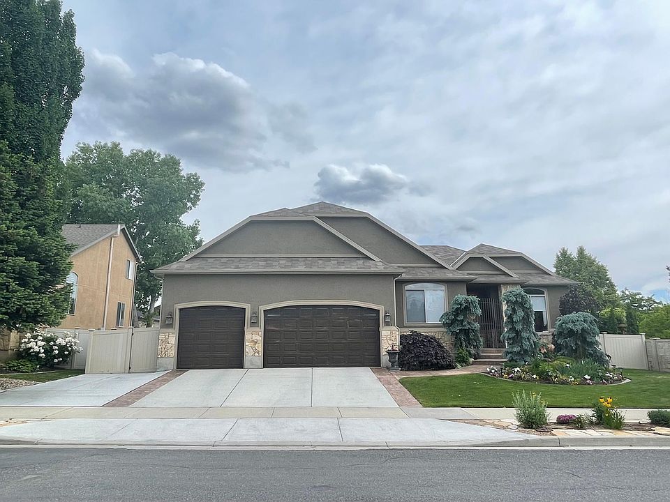 1st image of 1012 E Black Forest Dr