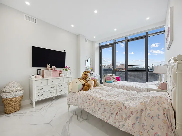 102 W End Ave #Penthouse 5 — Photo 9