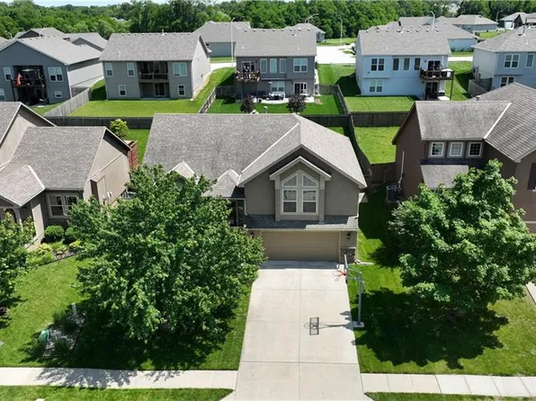 9631 N Adrian Pl, Kansas City, MO 64154