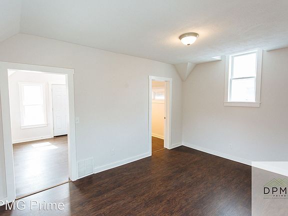 4th image of 322 E Hillsdale St #1