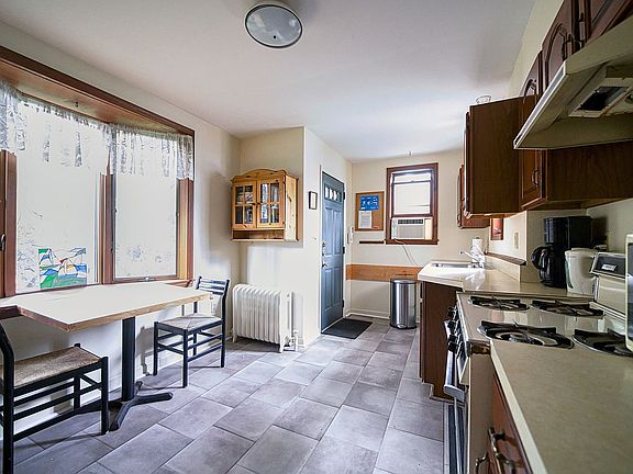 5th image of 482 Bard Ave