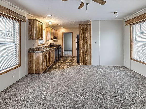 4th image of 12 Carrol Ct