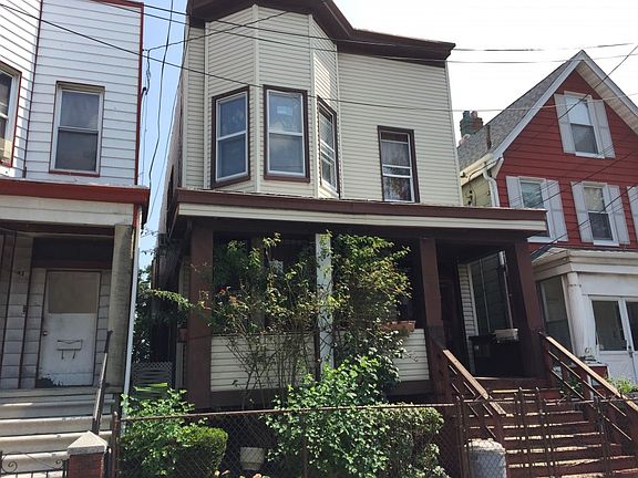 2nd image of 940 Castle Hill Ave