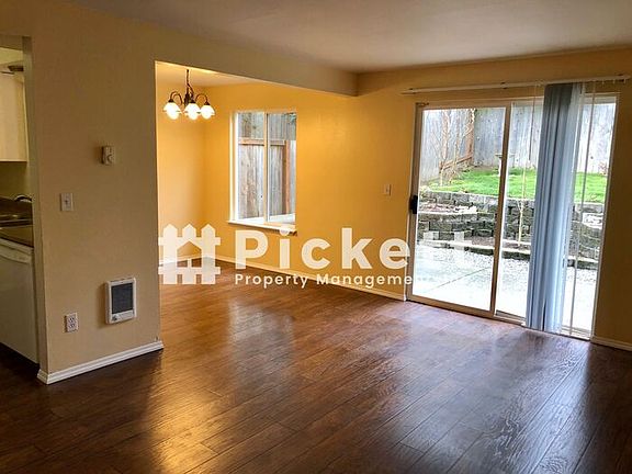 3rd image of 152 NE Union St