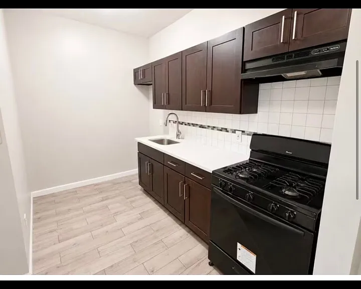 812 Clinton Ave #4L — Photo 1
