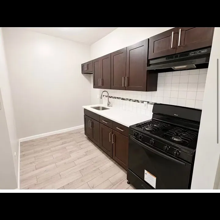 812 Clinton Ave #4L